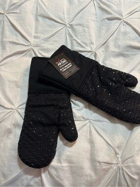 All-Clad Black Quilted Oven Mitts - Heat-Resistant Kitchen Gloves (Pair)